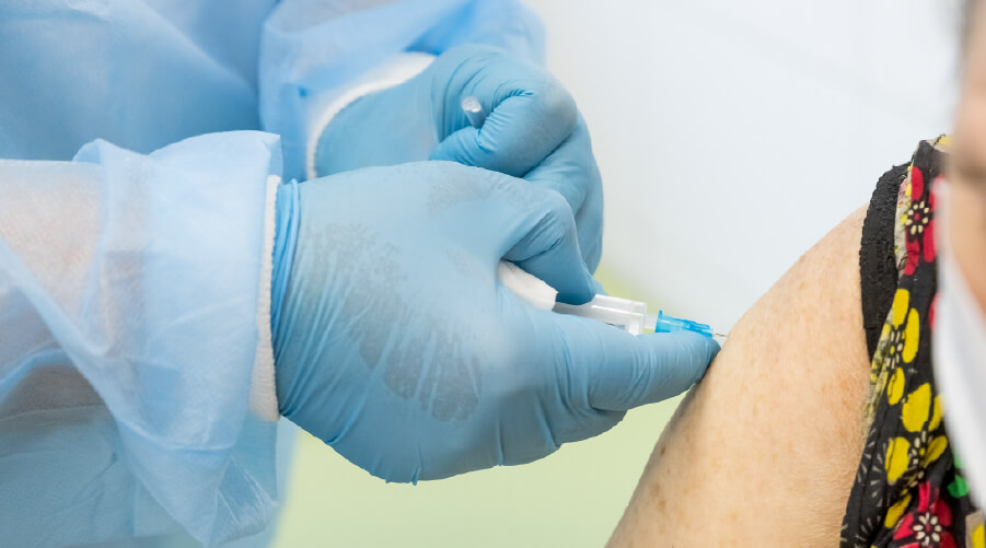 La influenza A(H3N2) circula en Colombia y puede causar síntomas respiratorios y complicaciones, especialmente en personas vulnerables. La vacunación y las medidas de autocuidado son claves para prevenir cuadros graves y proteger la salud propia y de quienes nos rodean.