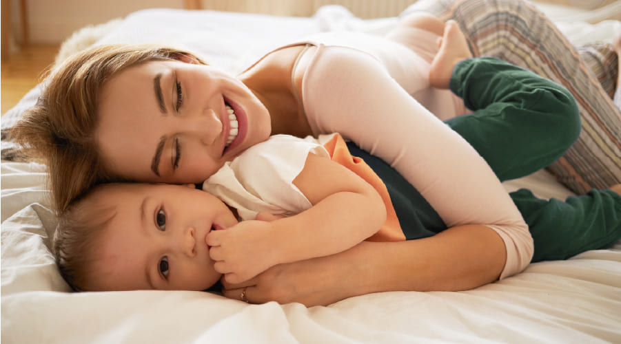“La brújula del descanso” es un curso diseñado para guiar a madres, padres y cuidadores en la prevención del Síndrome de Muerte Súbita Infantil (SMSI) y en la creación de hábitos de sueño saludables. A través de pautas claras, prácticas seguras y recomendaciones basadas en evidencia, el curso enseña cómo proteger el descanso del bebé, reconocer riesgos, establecer rutinas seguras y acompañar el desarrollo infantil desde un sueño tranquilo y protegido.