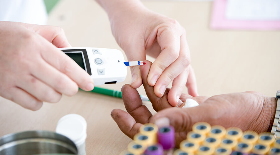 Diabetes ¡Bienvenido a este espacio! hablaremos sobre qué es la diabetes, los tipos que existen, y los síntomas o cambios que se pueden experimentar en el cuerpo. Además, aprenderás cómo se hace el diagnóstico de esta condición.