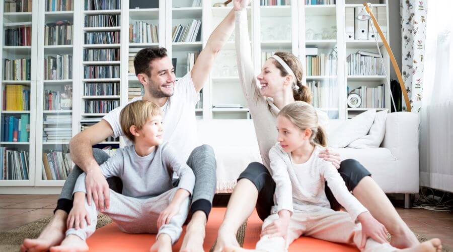Ejercitate y cuídate ¿Quieres mejorar tu salud y bienestar desde la comodidad de tu hogar o disfrutando del aire libre en el parque? ¡Este curso es para ti!<br><br>En nuestro Curso de Actividad física, te enseñaremos cómo mantenerte en forma de manera divertida y accesible. Aprenderás la importancia de implementar una rutina de ejercicios que incluso puedes realizar en casa y también actividades para hacer al aire libre.