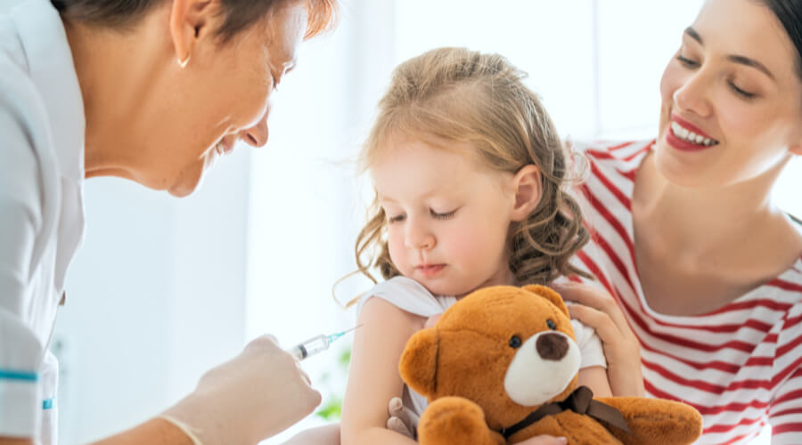 Esquemas de vacunación ¡Bienvenido al curso de vacunación! Este programa integral está diseñado para proporcionarte los conocimientos y habilidades necesarios para entender y promover la importancia de la vacunación en la salud. A través de módulos interactivos, aprenderás sobre los diferentes tipos de vacunas, esquemas y otros.